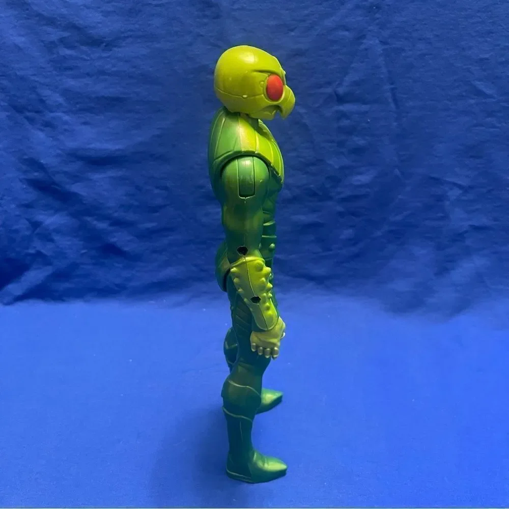 Hasbro /Marvel Spider-Man Titan action figure